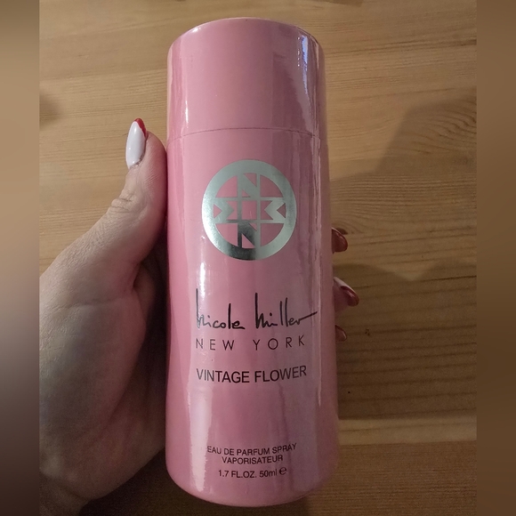 NIB Nicole Miller NY Vintage Flower, 3.4 oz EDP Spray 50ml - Picture 2 of 2